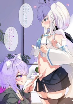 okyn carefully checks the "sausage" before the showdown